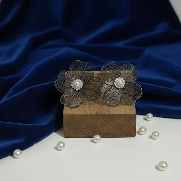 Flower Pearl Earring